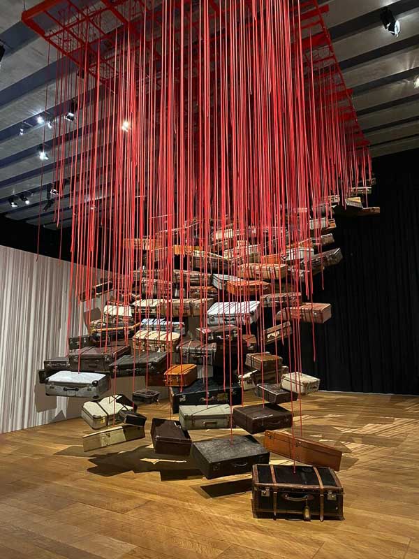 اثر چیهارو شیوتا ( Chiharu Shiota )