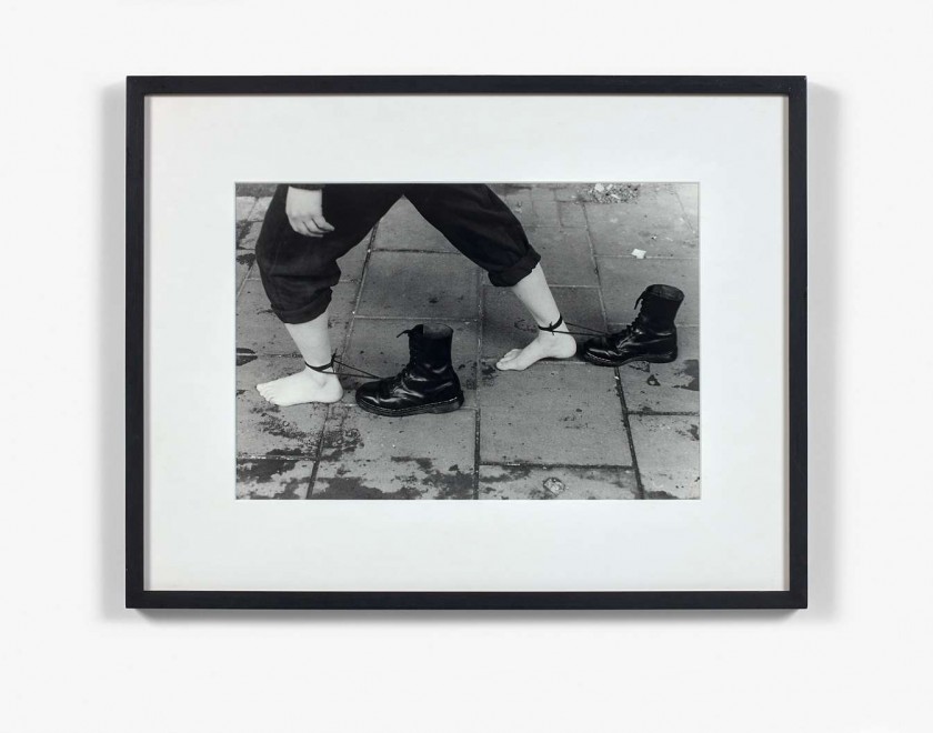 اثر Performance Still /Roadworks از مونا هاتوم