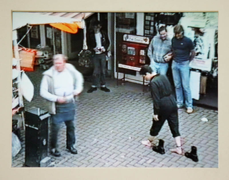 اثر Performance Still /Roadworks از مونا هاتوم