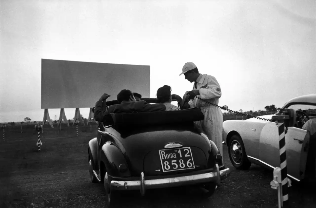 Drive-in Cinema 4