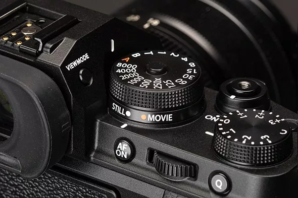 Camera Buying Guide 14-Fujifilm-X-T4-still-video-switch