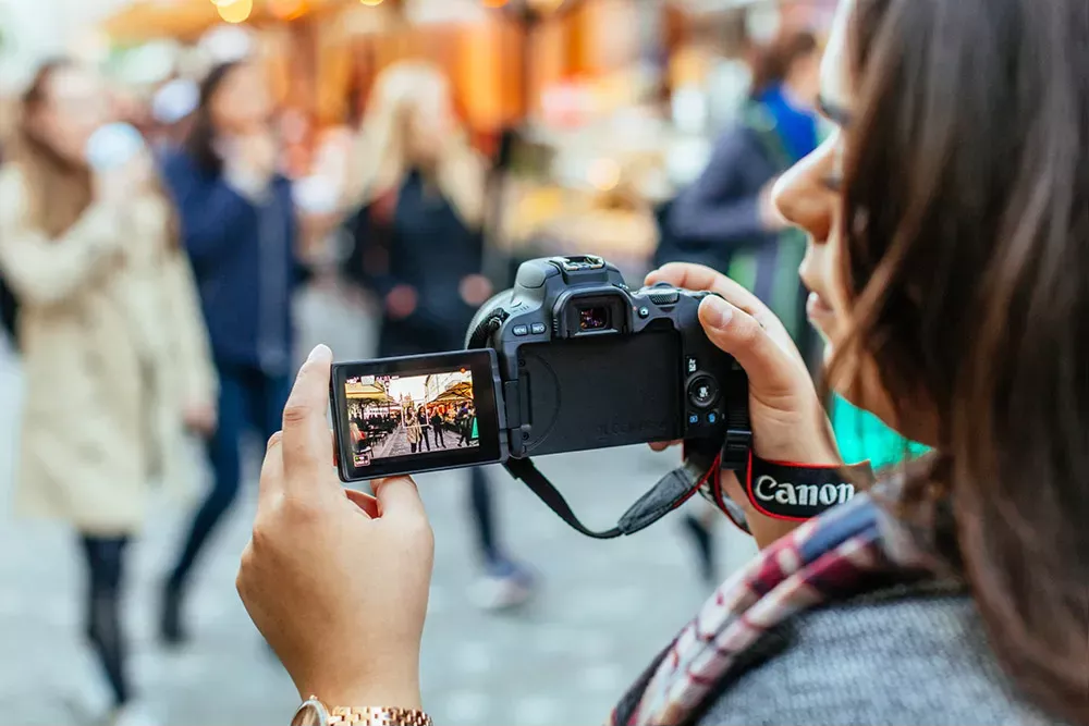 Camera Buying Guide 15-fully-articulating-screen-dslr-c
