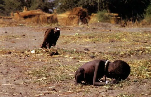 Kevin Carter Pulitzer Prize-winning photo Starving Child and Vulture  1993