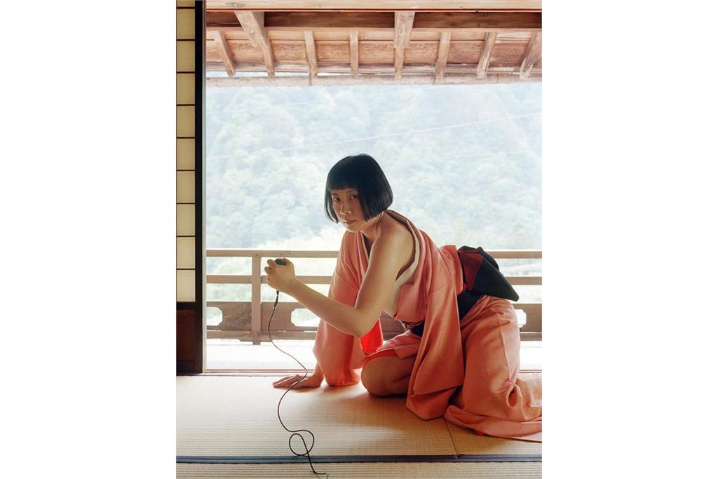 The woman how clicks the shutter 2018 - عکسی از مجموعه «Experimental Relationship» از پیکسی لیائو