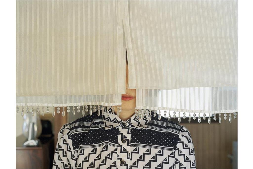 New Wife Old House 2019 - عکسی از مجموعه «Experimental Relationship» از پیکسی لیائو