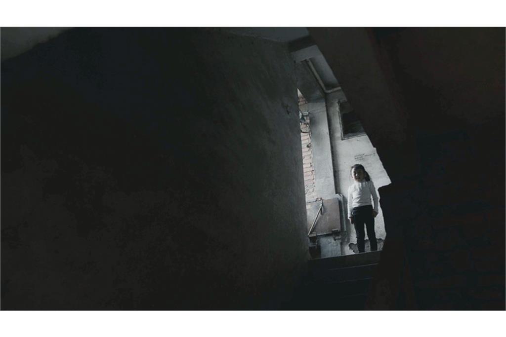 فیلم فیلی که ثابت نشسته