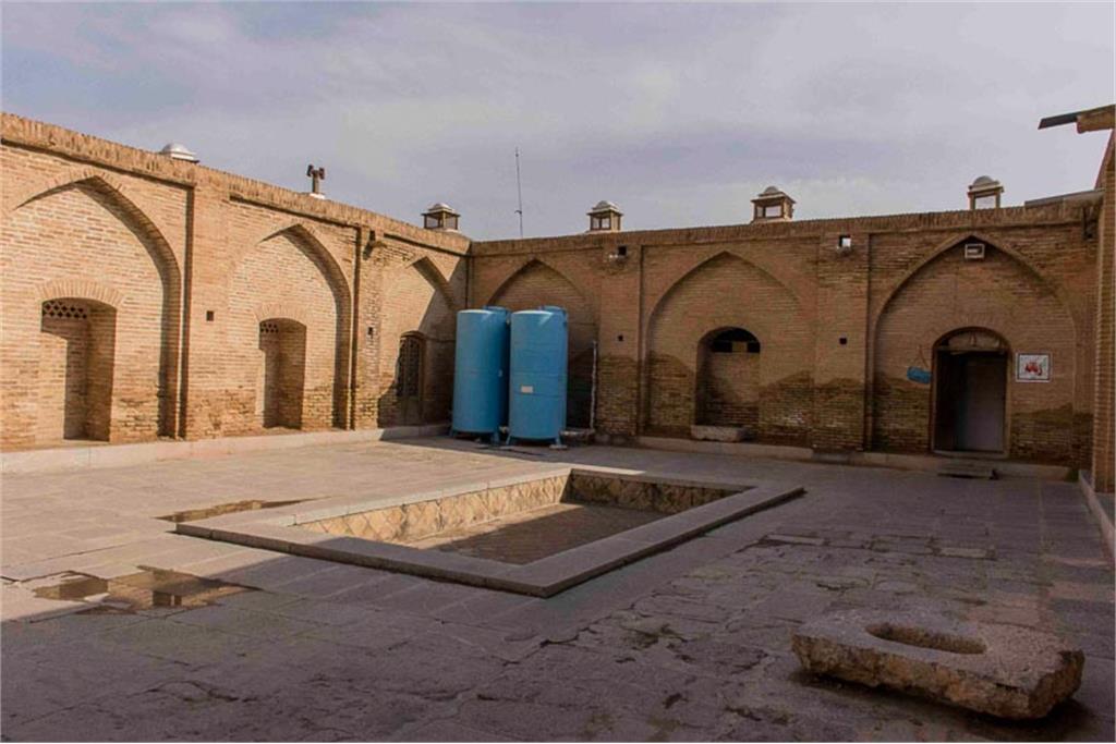 از مجموعه باران برای تو نمی بارد اثر حسین فرح بخش 4