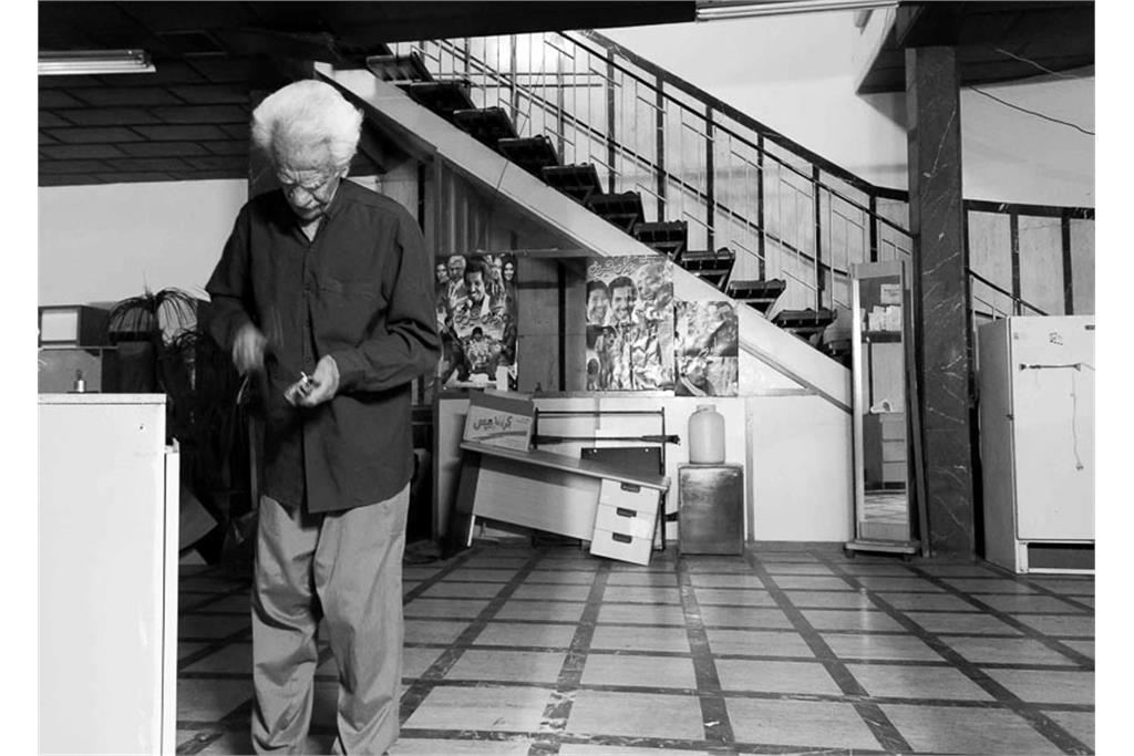 مجموعه عکس آپارات خانه تعطیل نیست! آپارات خانه خاموش شد اثر زهره صابری 6