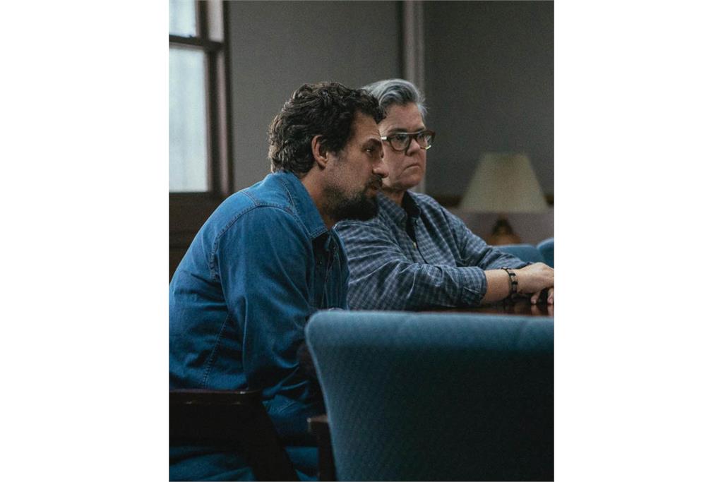 تصویری از سریال ‌I know this much is true