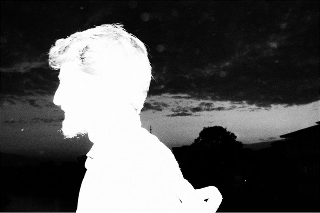 باران‌های موسمی هرگز از کوه‌ها نمی‌گذرند - کامیلو پاسکوآرلی 6