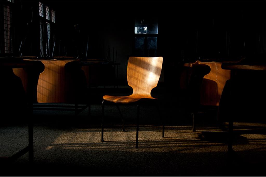 از مجموعه هیچ کجا خیابان خود آدم نمی‌شود ویکی روی