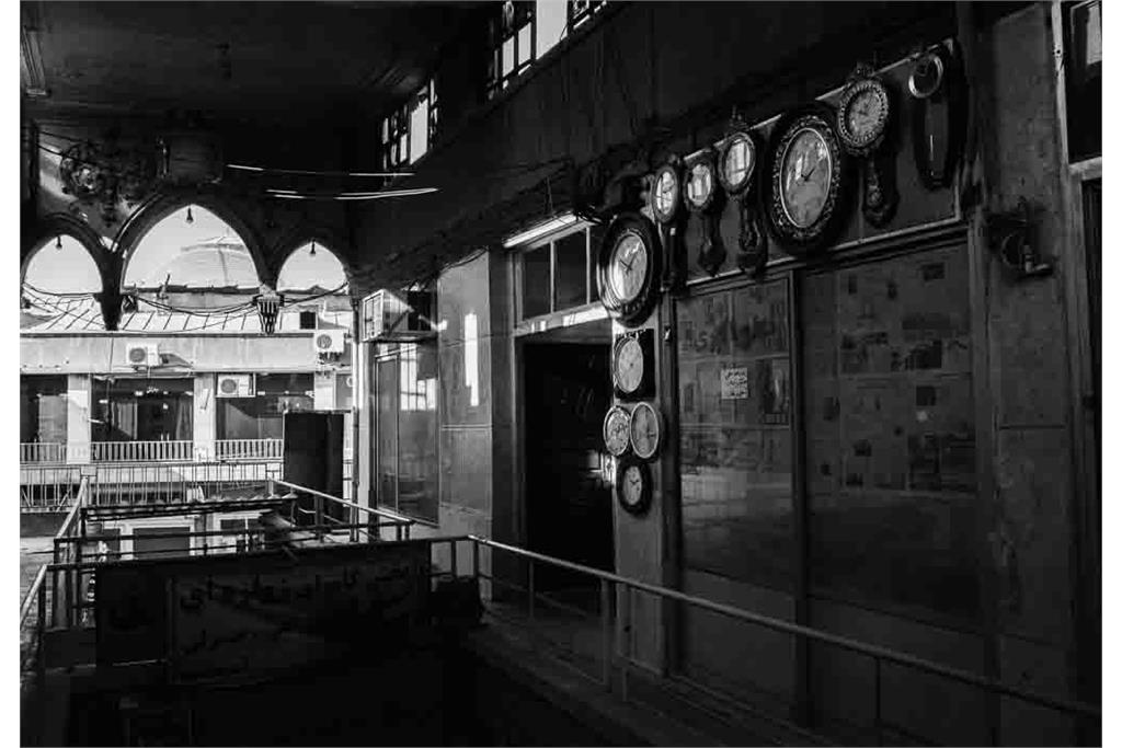 چراغها خواهند مرد مجموعه ای از بنفشه عرشی 13