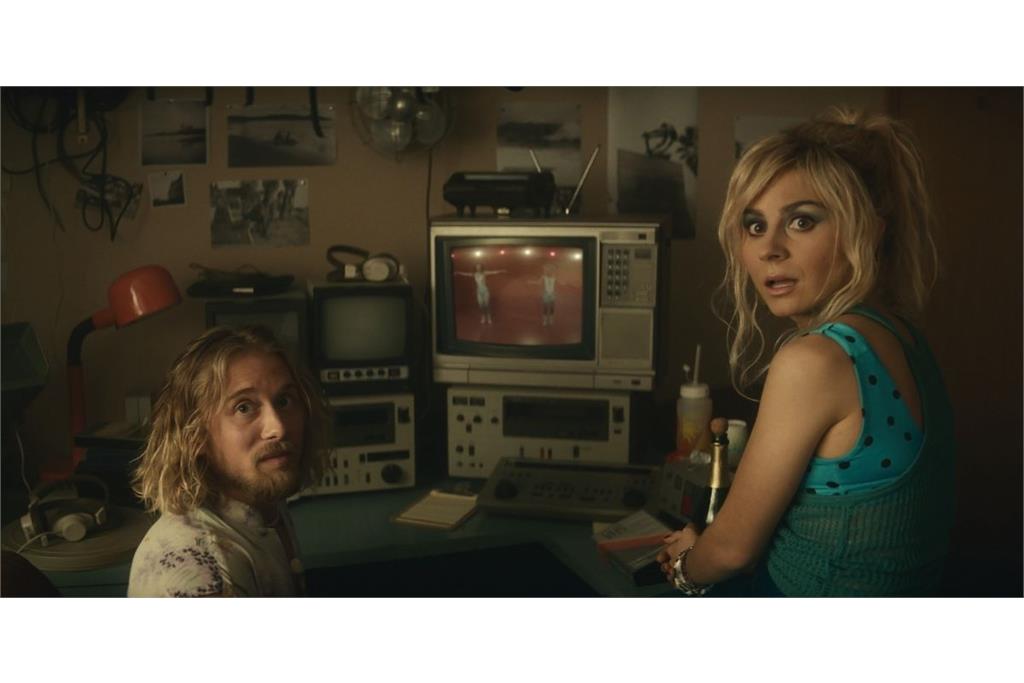 تصویری از سریال Physical