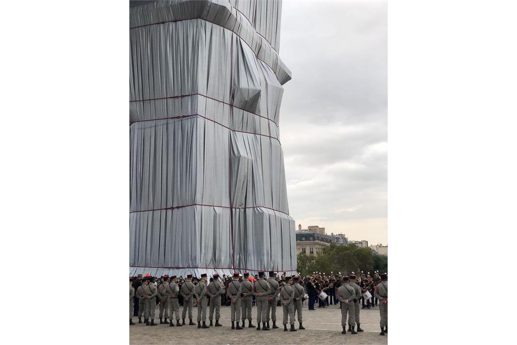 اینستالیشن لندآرت اثر هنری مکان-ویژه در پاریس