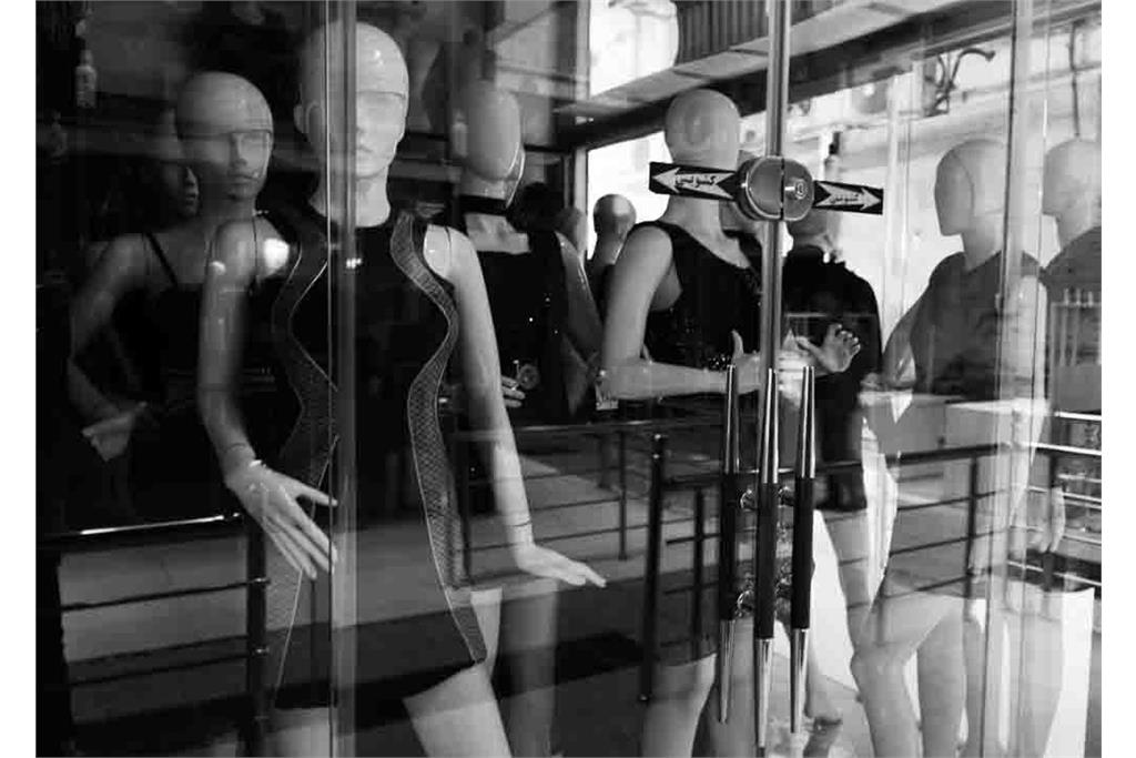 چراغها خواهند مرد مجموعه ای از بنفشه عرشی 3