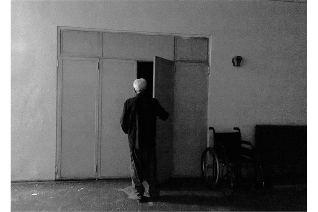 مجموعه عکس آپارات خانه تعطیل نیست! آپارات خانه خاموش شد اثر زهره صابری 13