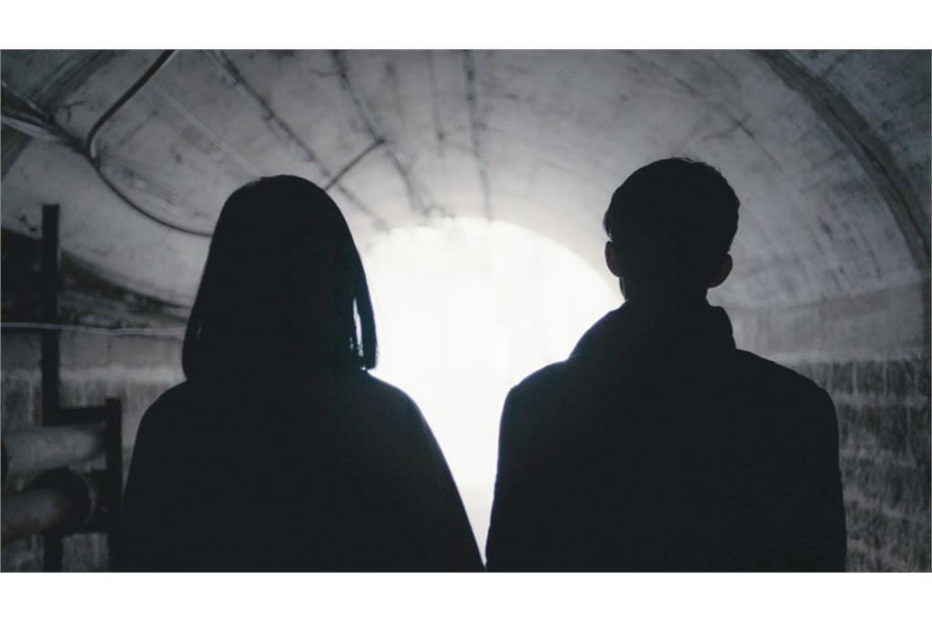 فیلم فیلی که ثابت نشسته