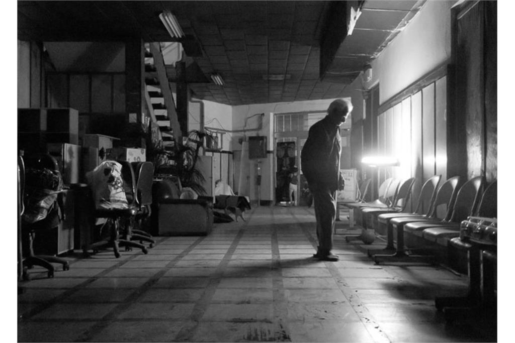 مجموعه عکس آپارات خانه تعطیل نیست! آپارات خانه خاموش شد اثر زهره صابری 7